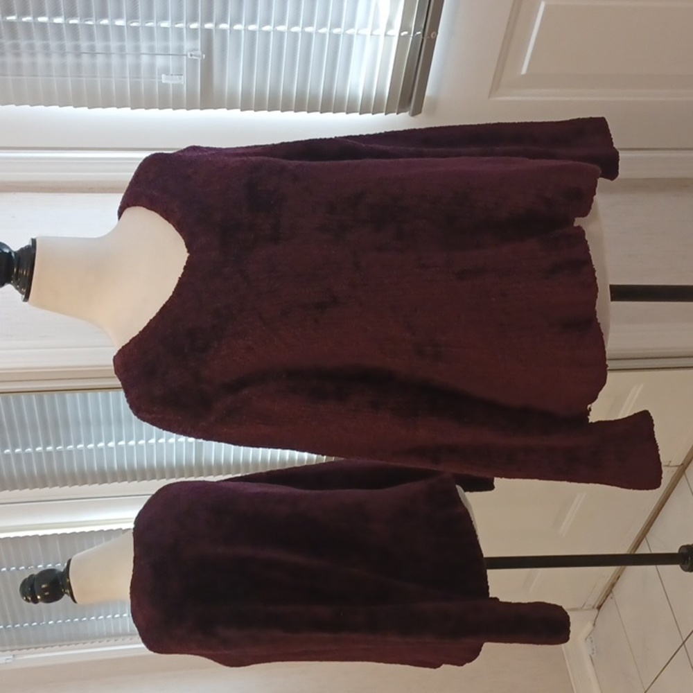 4/$60 Soft Purple Sweater - Size Large